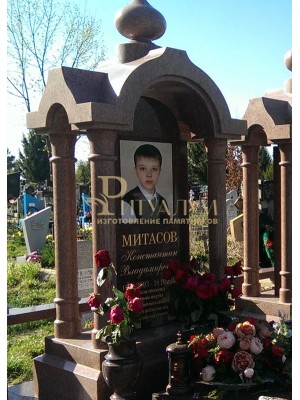 Элитный памятник №23 "Часовня из гранита большая" — ritualum.ru Элитный памятник №23 "Часовня из гранита большая" — ritualum.ru