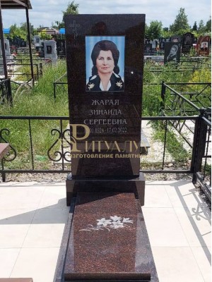 Памятник из цветного гранита 1 — ritualum.ru